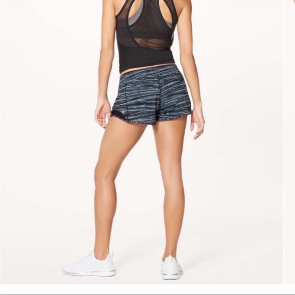 Lululemon Hotty Hot Short II 2.5" Women’s 4 Gray Black Striped - Picture 3 of 11
